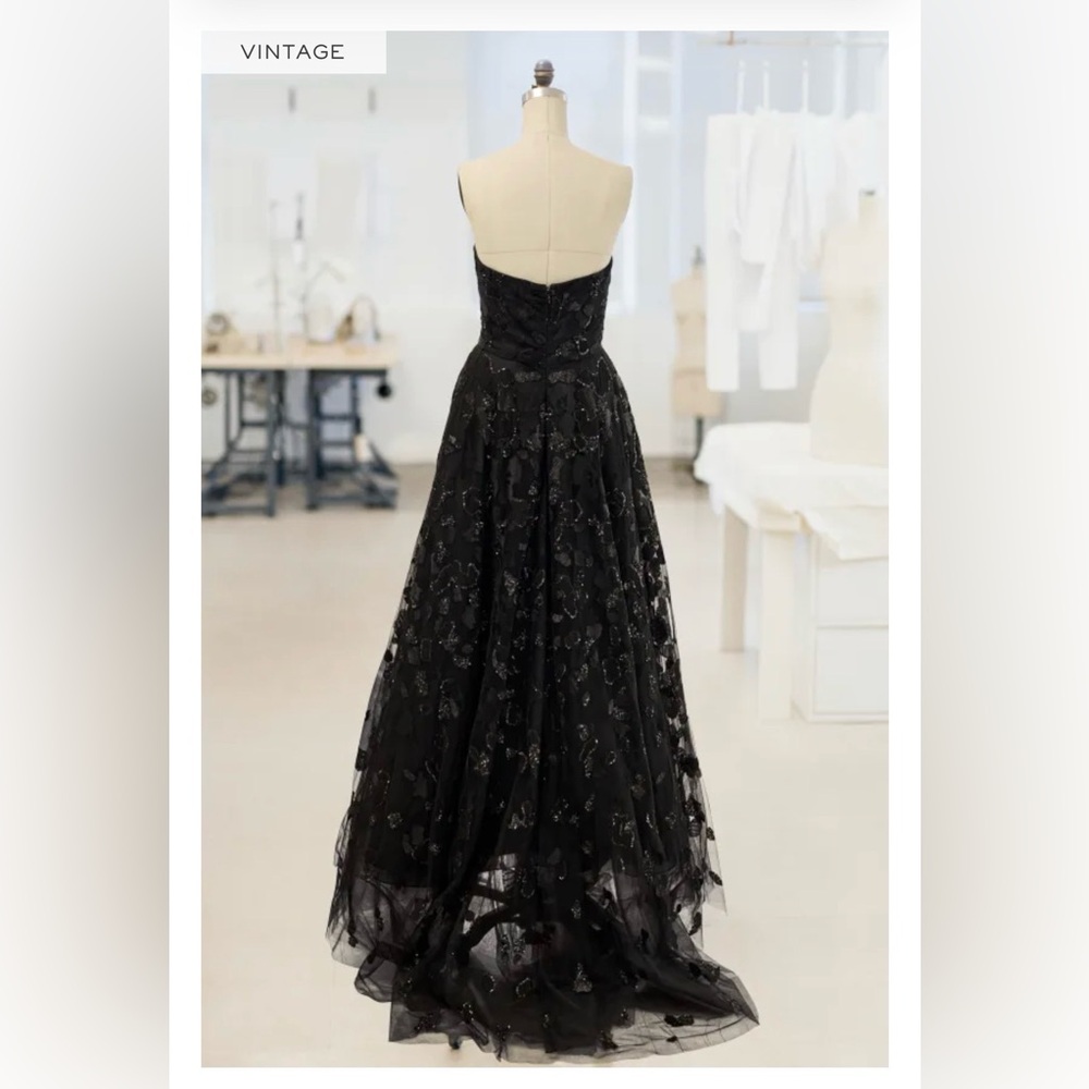 Oscar de la Renta Black Strapless Gown - Picture 2 of 13